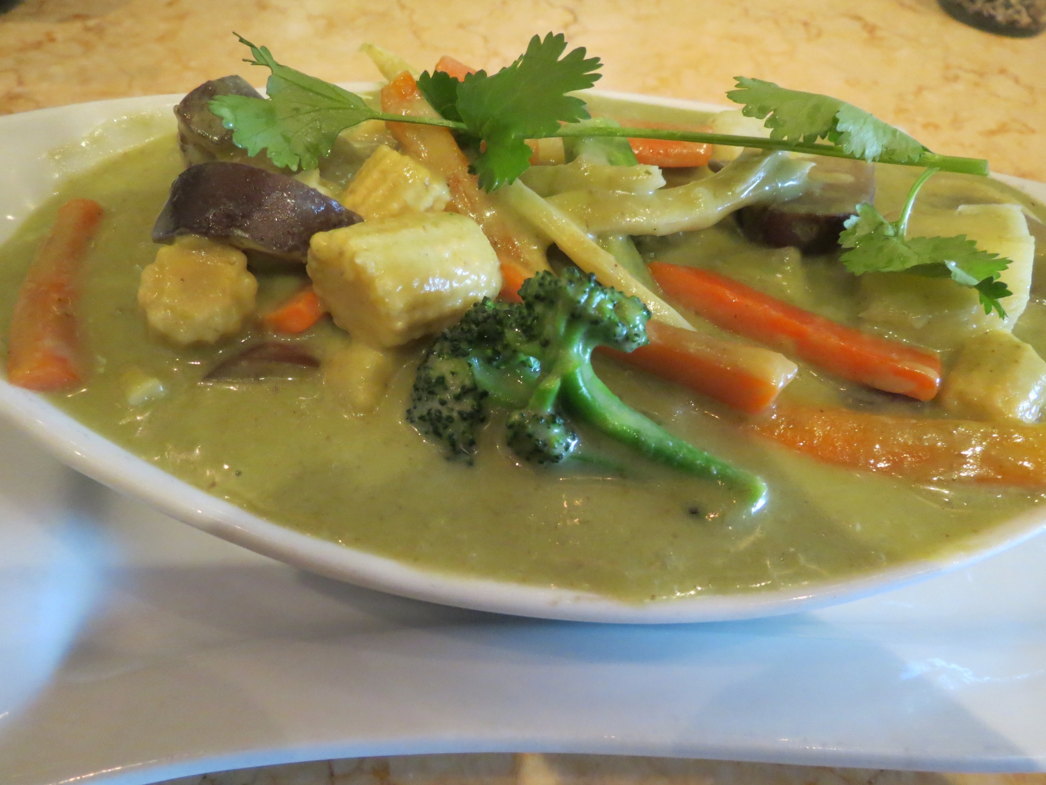 Order 20. Green Curry food online from Lucky Kitchen store, Eastvale on bringmethat.com