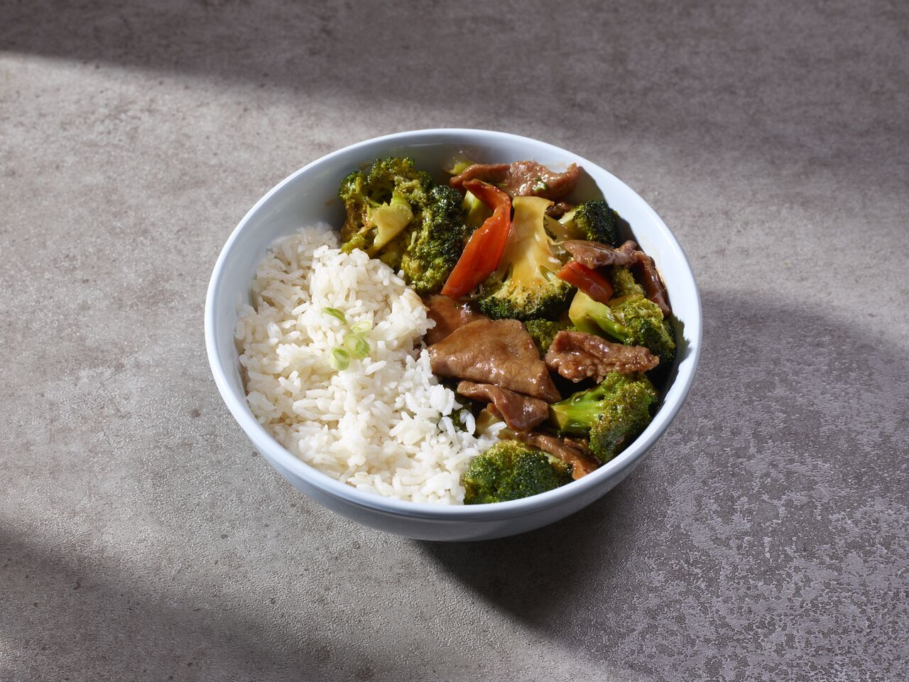 Order 101. Beef with Broccoli food online from Mingold Kitchen store, Syracuse on bringmethat.com