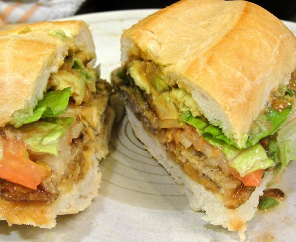 Order Sandwich de Milanesa food online from Lima Limon Restaurant store, Kuna on bringmethat.com