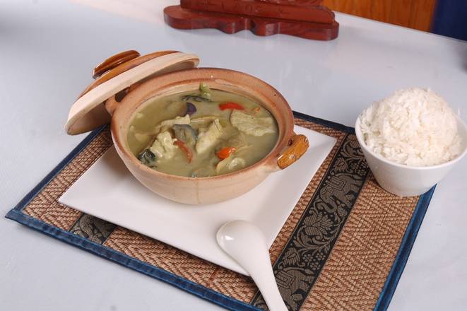 Order Green Curry food online from Saap Lao Thai Cuisine store, New Castle on bringmethat.com