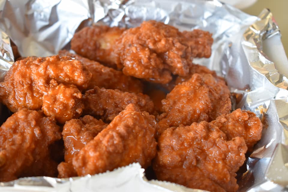 Order Traditional Wings food online from Omar Pizza & Mediterranean Grill store, Fairview Park on bringmethat.com