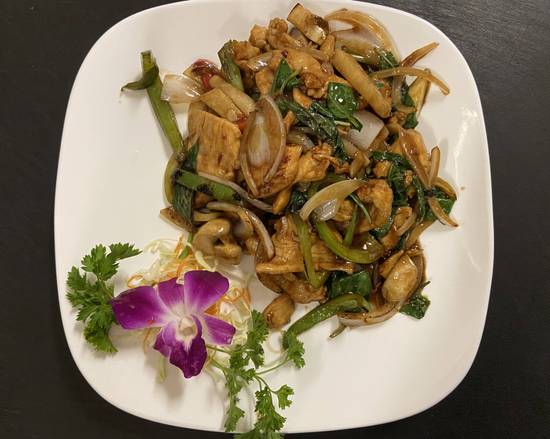 Order Thai Basil Chicken food online from Le Dish Asian Fusion store, Hamilton on bringmethat.com