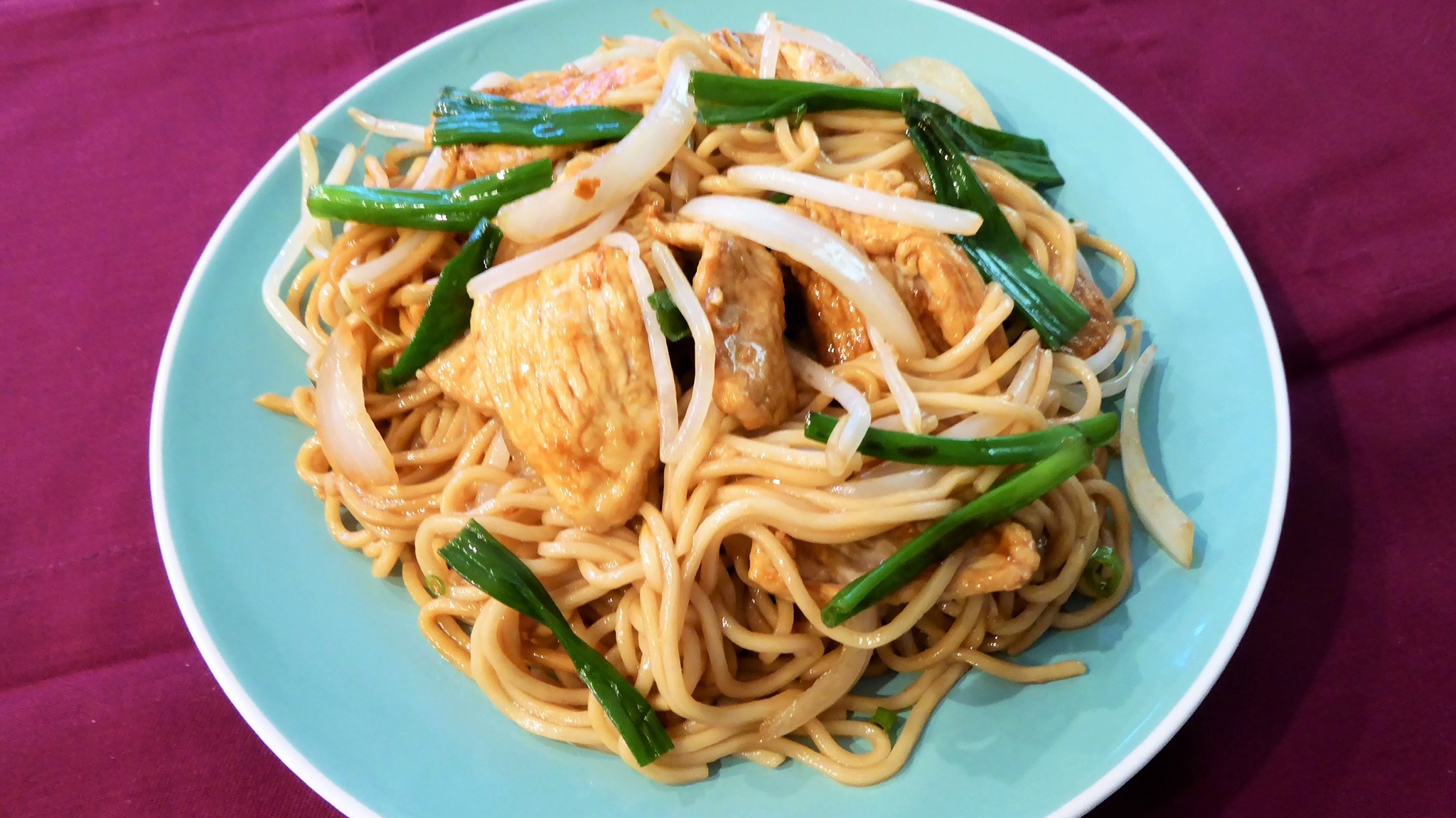 Order Chicken Noodles。 雞炒面 food online from Fortune Cookie Chinese store, San Francisco on bringmethat.com