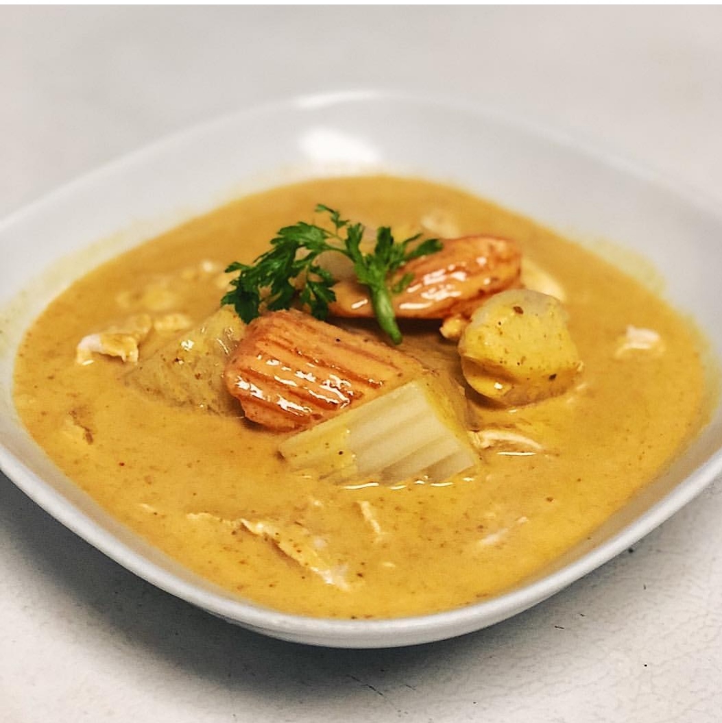 Order C3. Yellow Curry - Kaeng Kari food online from Thailusion store, Los Alamitos on bringmethat.com