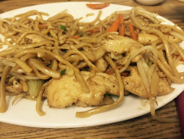 Order  鸡肉炒面  Chicken Chow Mein food online from Dumpling Empire store, South San Francisco on bringmethat.com