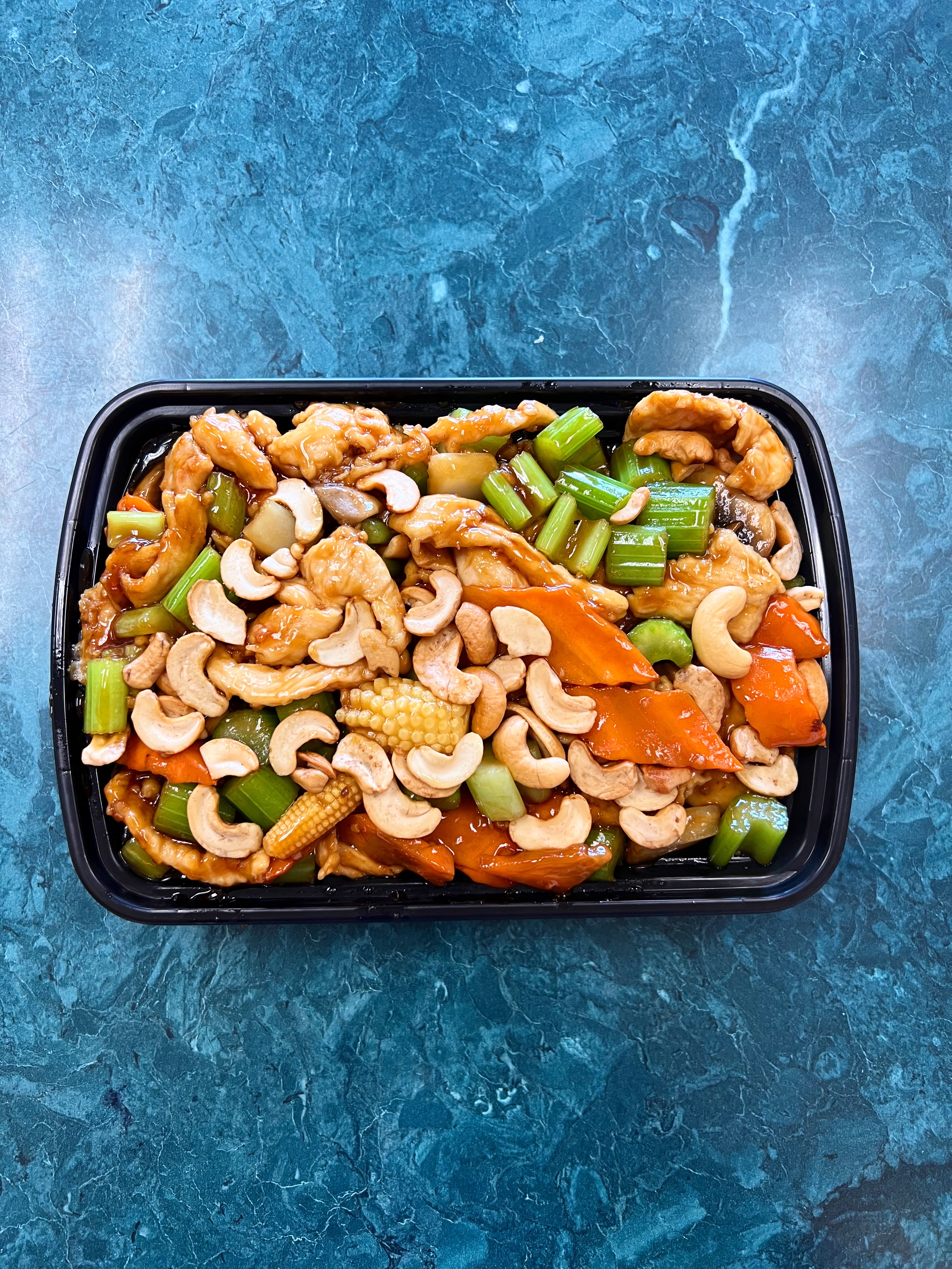 Order 102. Chicken with Cashew Nuts food online from Golden China Express store, Worthington on bringmethat.com