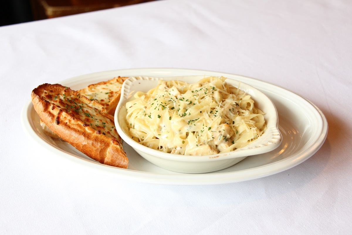 Order Chicken Alfredo Pasta food online from Palio Pizza Cafe store, Fort Worth on bringmethat.com