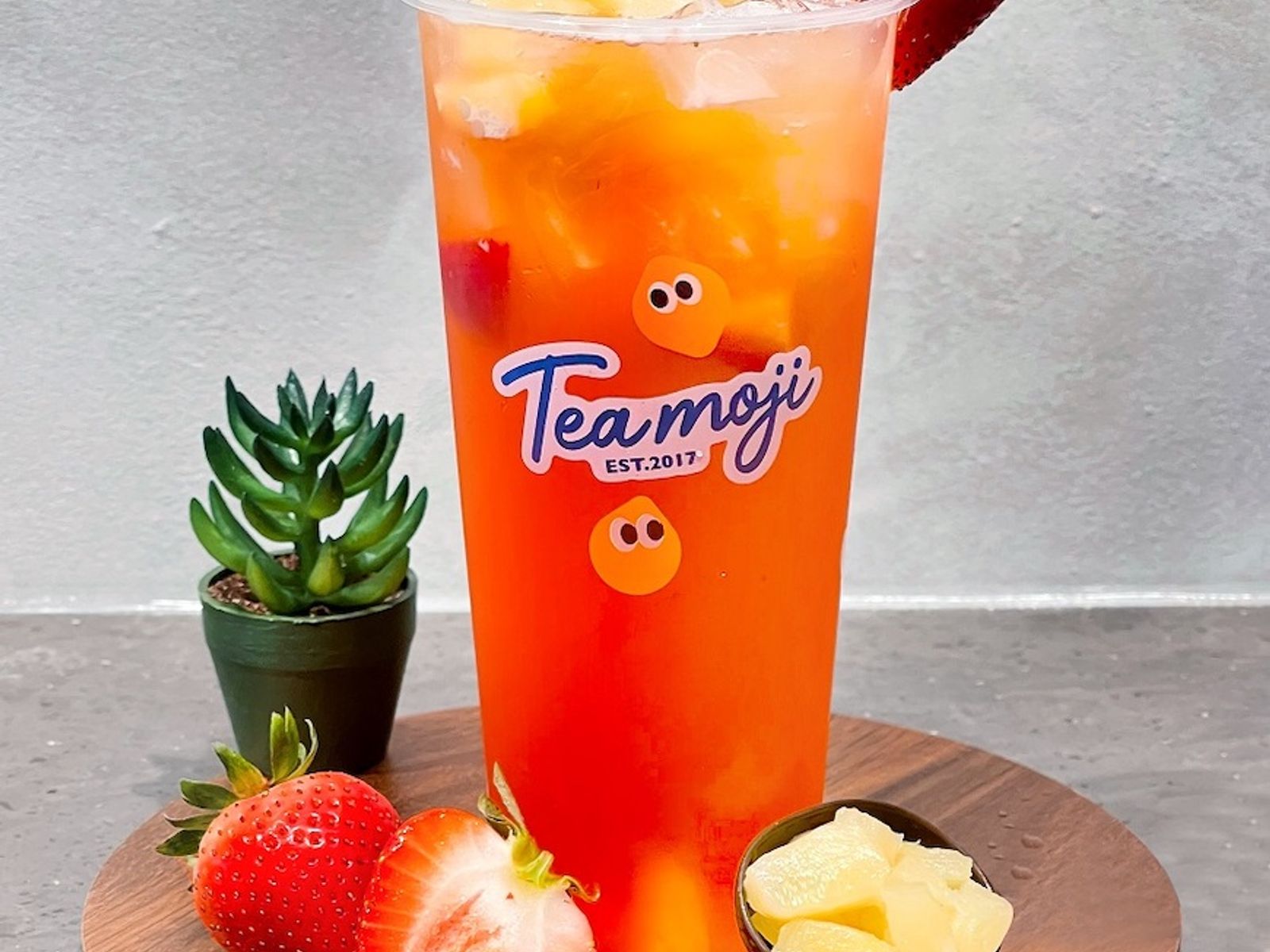 Order A7 Strawberry Pineapple A7 鲜莓菠萝 food online from Teamoji store, Champaign on bringmethat.com