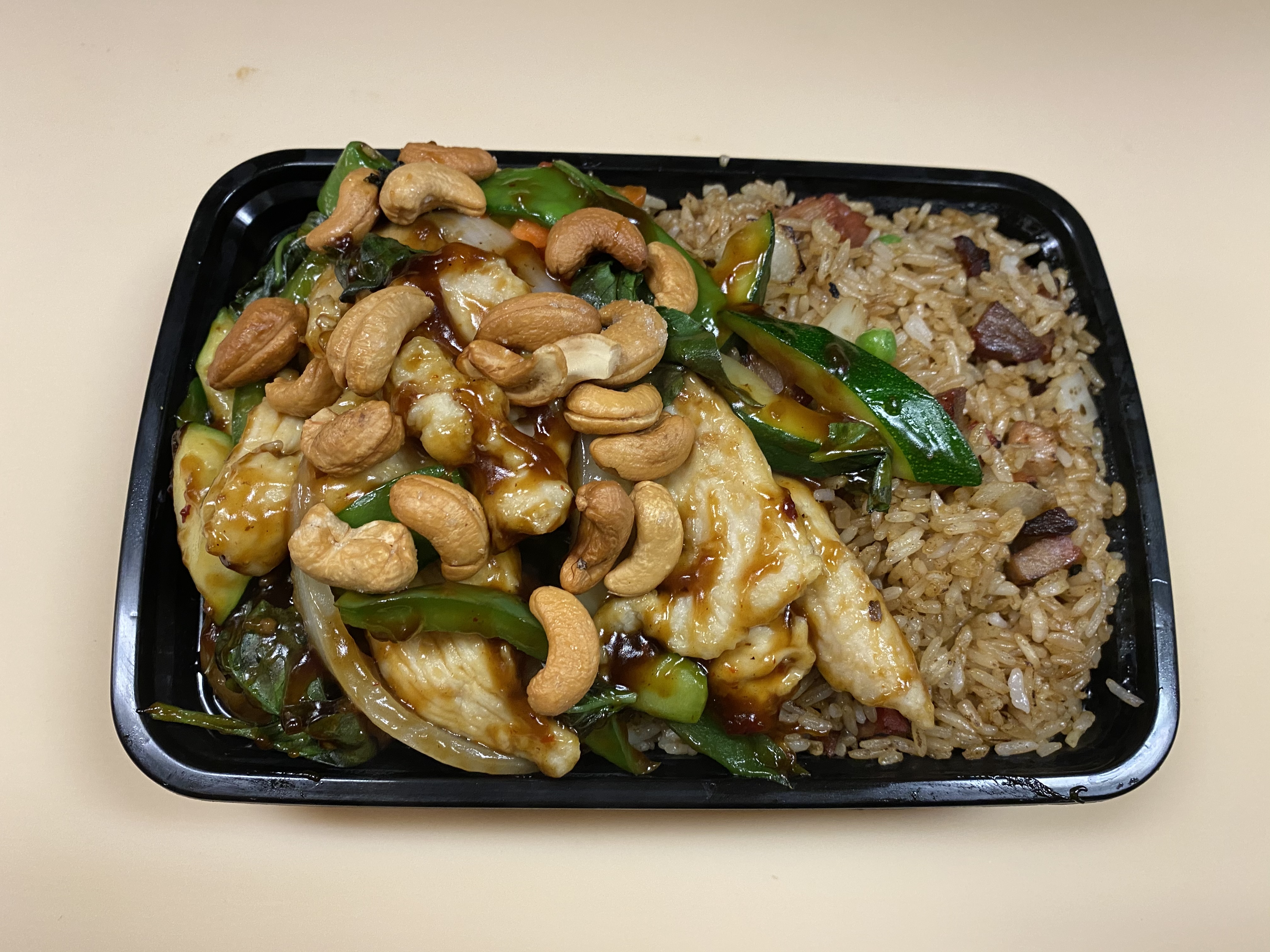 Order Thai Cashew Nut Chicken Combo晚泰氏腰果鸡 food online from Kumo Asian Fusion store, Brick on bringmethat.com