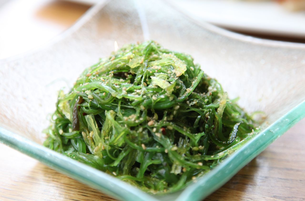 Order Seaweed Salad food online from Tomomi Sushi store, Alhambra on bringmethat.com