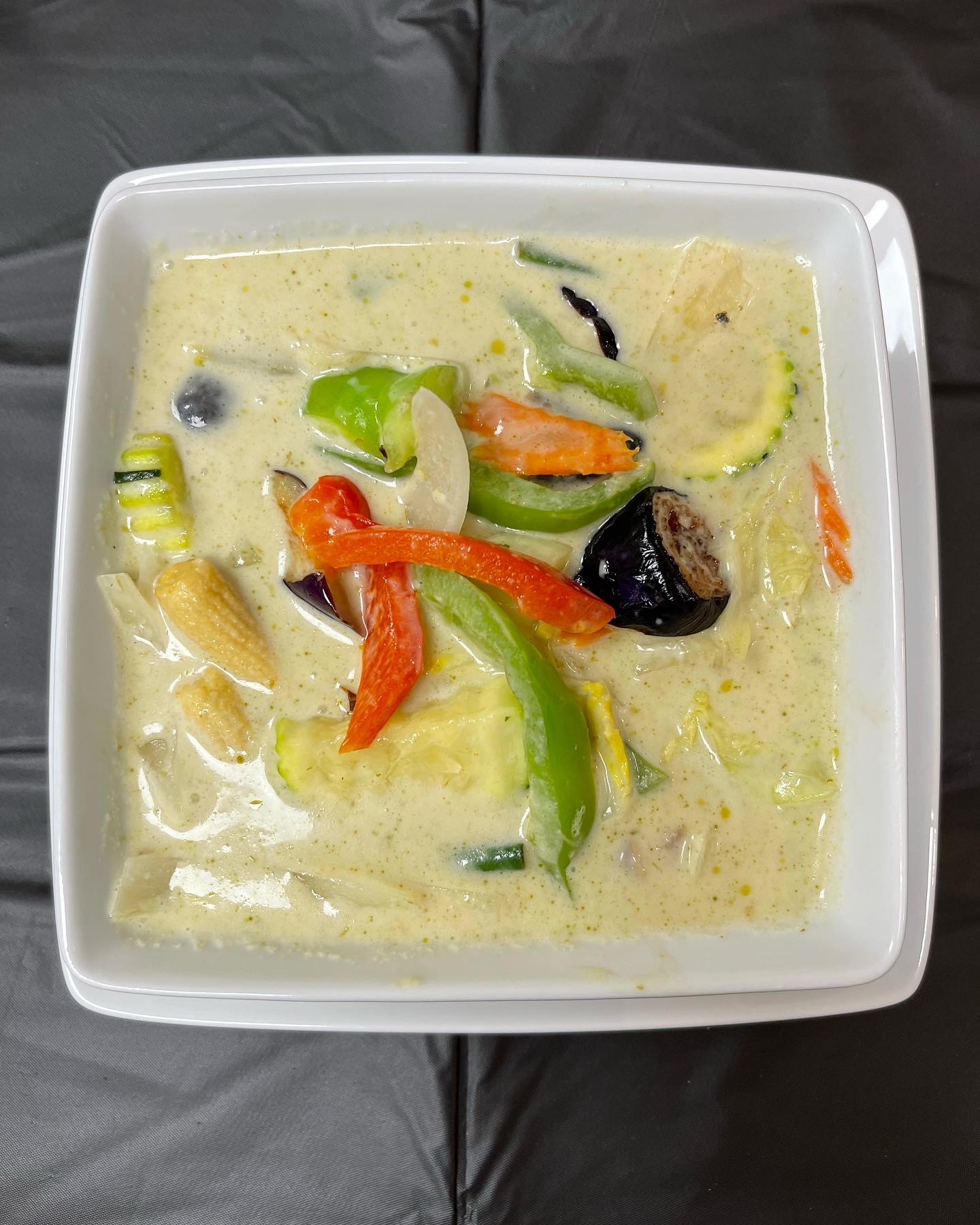 Order Green Curry food online from Mint Garden store, Van Nuys on bringmethat.com