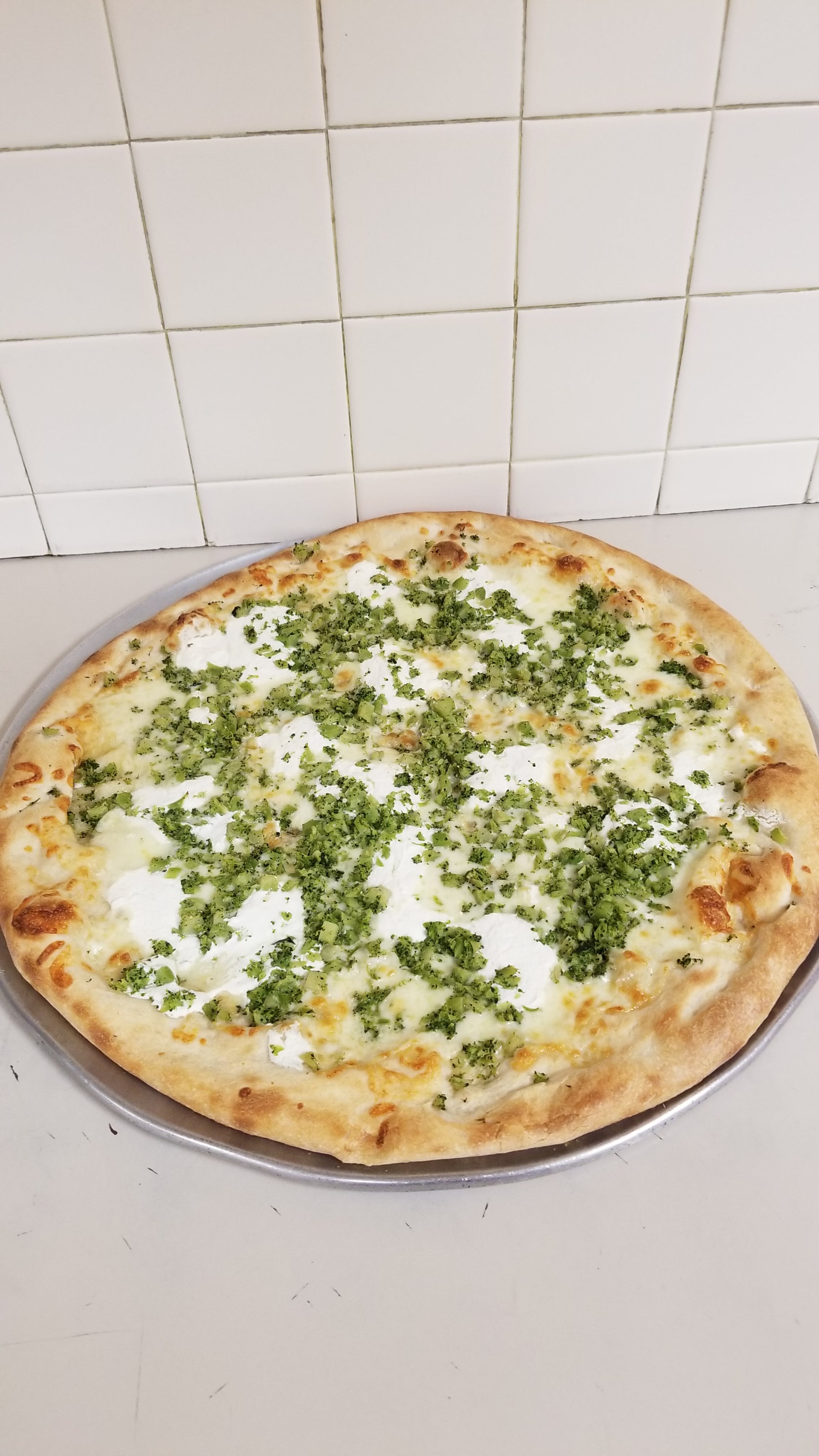 Order White Broccoli Pizza - Medium 14" food online from Serpico Pizza store, Wilkes-Barre Township on bringmethat.com