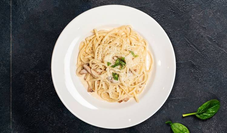 Order Cluck Cluck Alfredo Pasta food online from Parma Pizzaiolo store, San Francisco on bringmethat.com