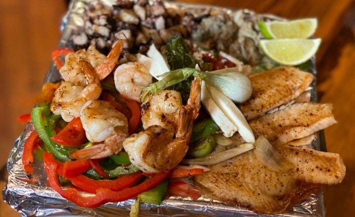 Order Comal del Mar food online from Chilangos Seafood store, Kenner on bringmethat.com