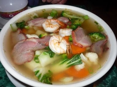 Order 27. Wor Combination Wonton Soup food online from King Kong Chinese Restaurant store, Oakland on bringmethat.com