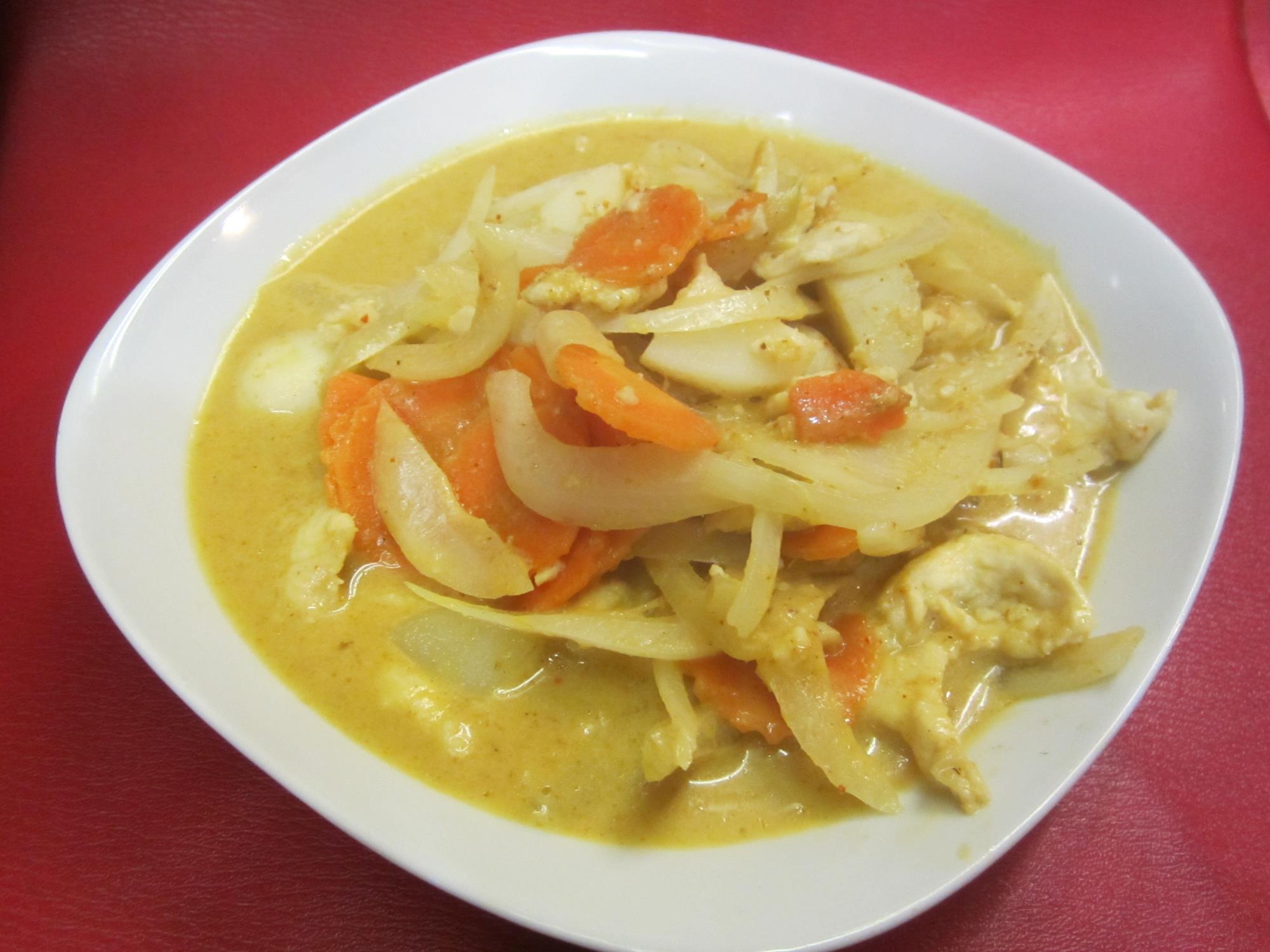 Order Yellow Curry food online from Bangkok Express store, Cincinnati on bringmethat.com