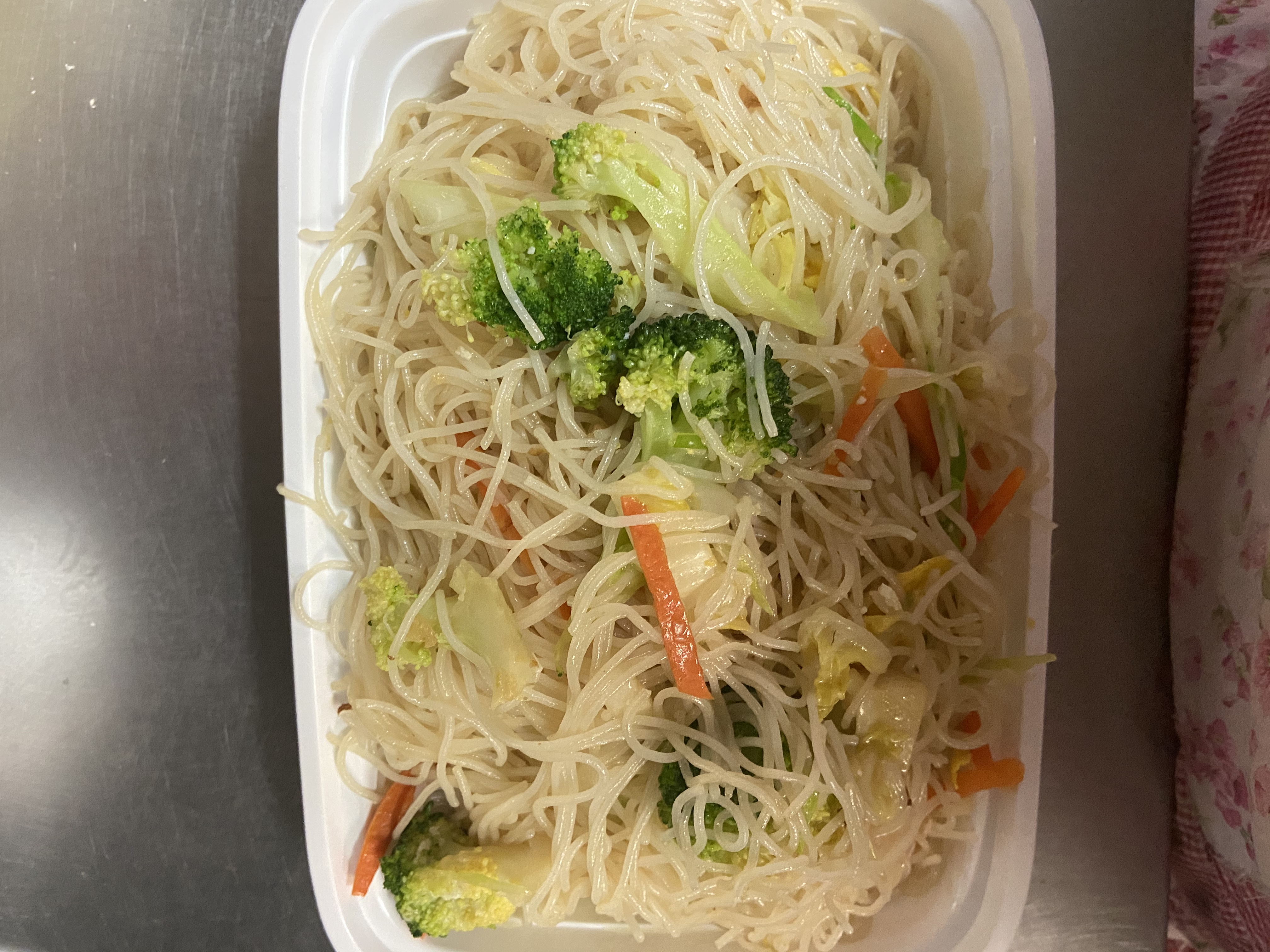 Order 43. Vegetable Chow Mein Fun food online from New Jin Xin store, Brooklyn on bringmethat.com
