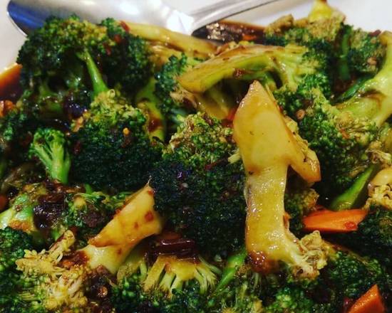 Order Broccoli with Garlic Sauce food online from Wu's Garden store, Upper Leacock on bringmethat.com
