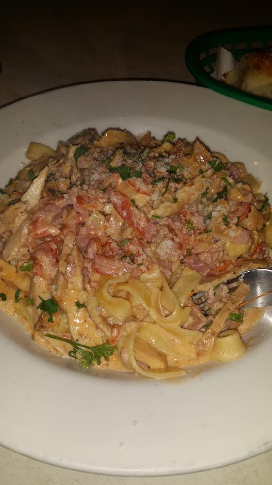 Order Fettuccine Carbonara Dinner - Pasta food online from Lover's Pizza & Pasta store, Dallas on bringmethat.com