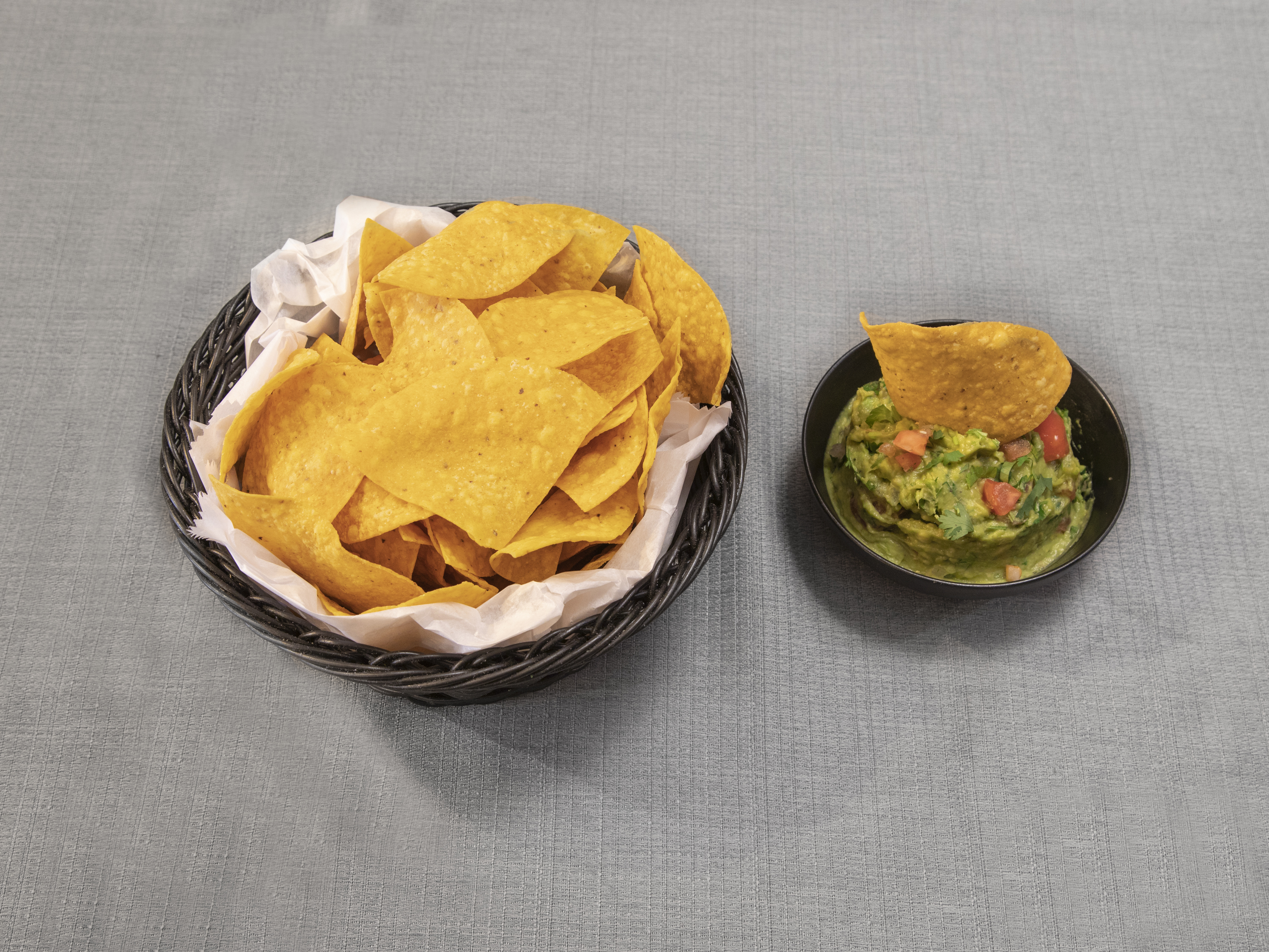 Order Guacamole and Chips food online from Taqueria Santa Fe store, Brooklyn on bringmethat.com
