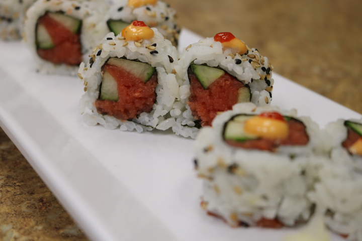 Order Spicy Tuna Roll food online from Misora Teriyaki Sushi & Wok store, Lynnwood on bringmethat.com