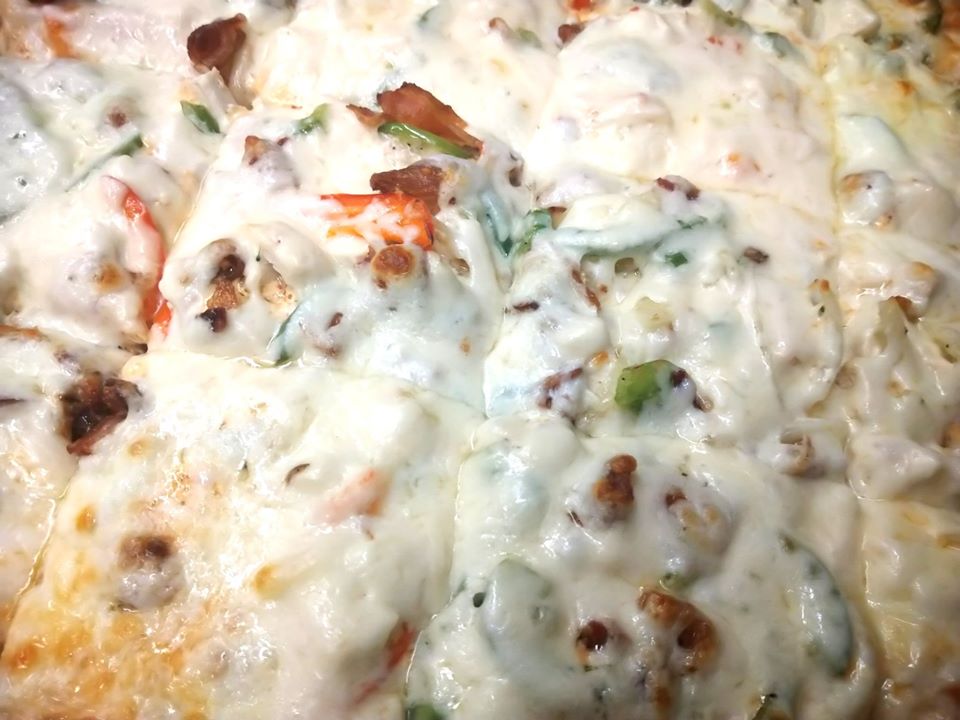 Order Leona's Classic Chipotle Chicken Thin Crust Pizza food online from Leona's Pizza store, Chicago on bringmethat.com