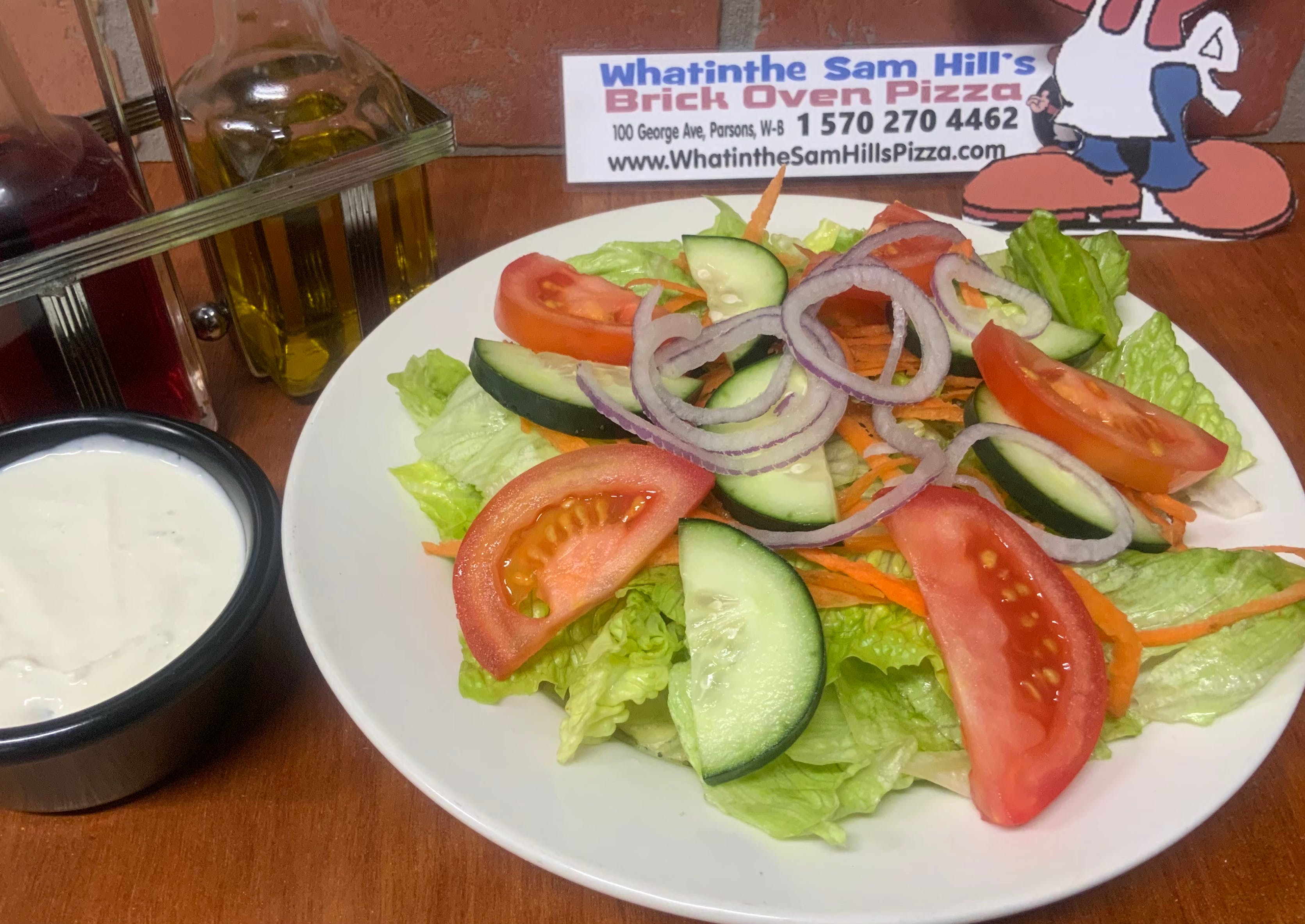 Order Garden Salad - Salads food online from Whatinthe Sam Hills Brick Oven Pizza store, Wilkes-Barre on bringmethat.com