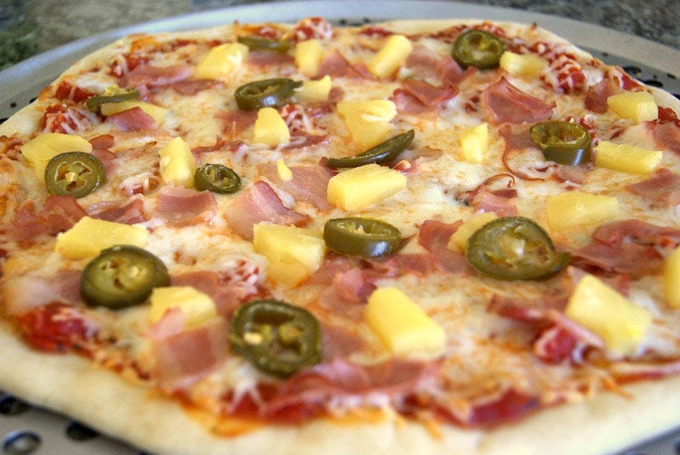 Order Spicy Hawaiian Pizza - Personal 10'' food online from Chicago Pizza & Pasta store, St Charles on bringmethat.com