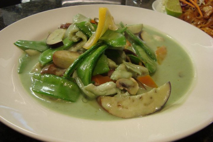 Order 30. Green Curry food online from The Lemongrass Cafe store, Tumwater on bringmethat.com