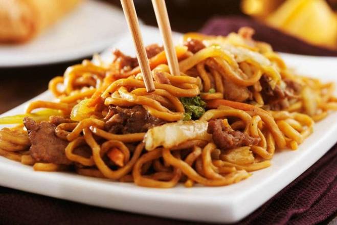 Order Beef Lo Mein 牛捞面 food online from Great Wall store, Mount Pleasant on bringmethat.com