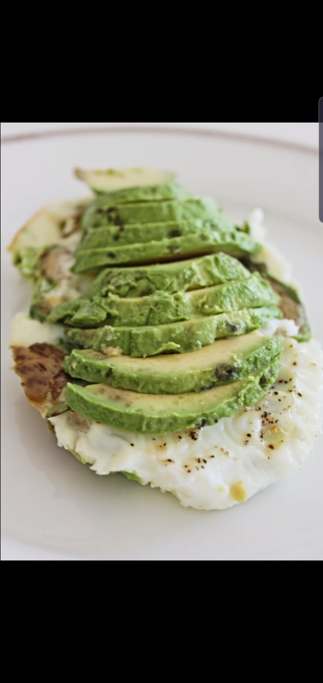 Order Egg Whites And Avocado Sandwich  food online from Bedford gourmet food store, Brooklyn on bringmethat.com