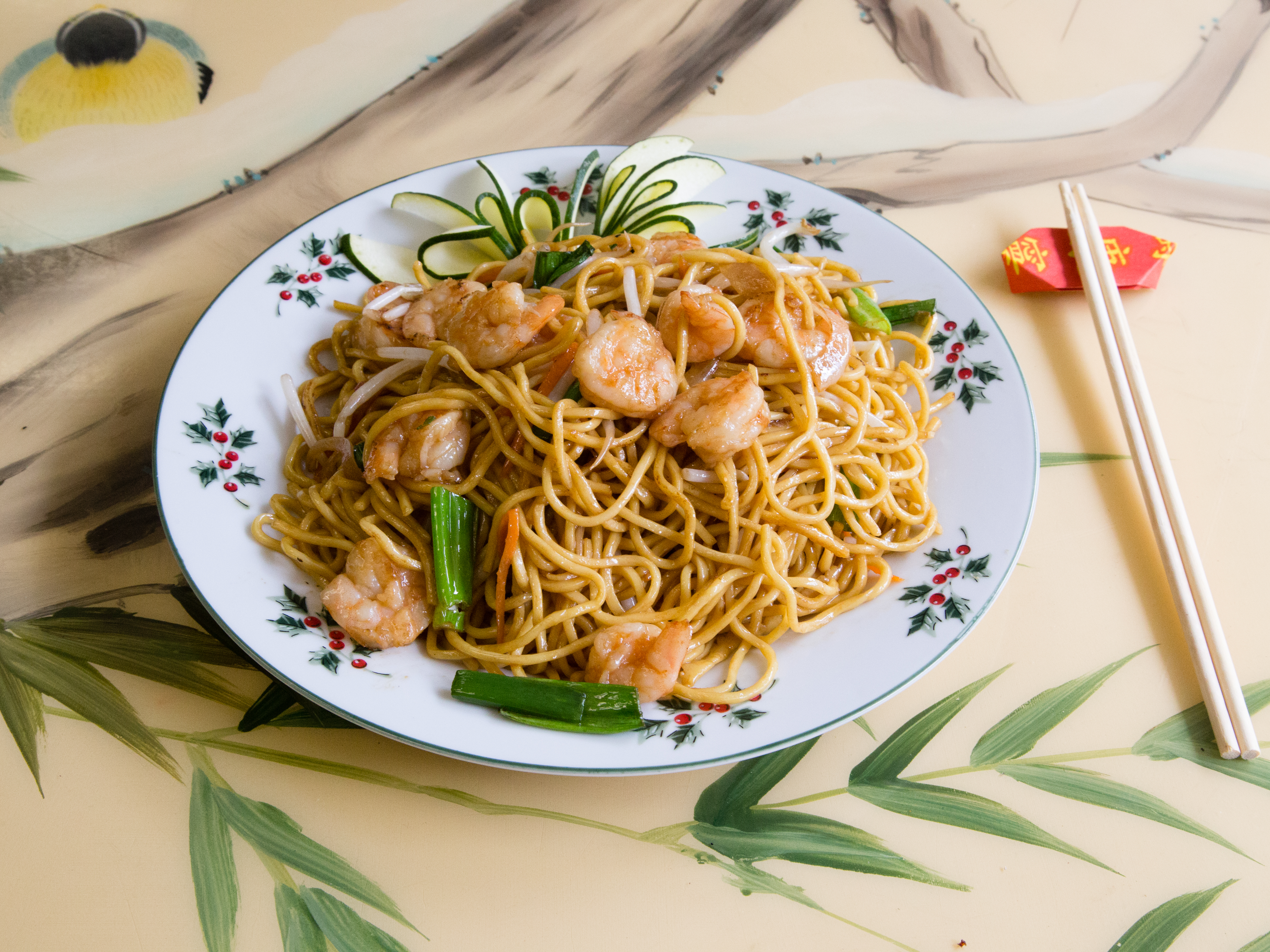 Order 44. Shrimp Lo Mein food online from Happy Garden Chinese Restaurant store, Brooklyn on bringmethat.com