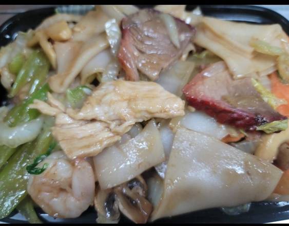 Order House Special Chow Fun 本楼河粉 food online from Mr. Wonton store, Egg Harbor Township on bringmethat.com