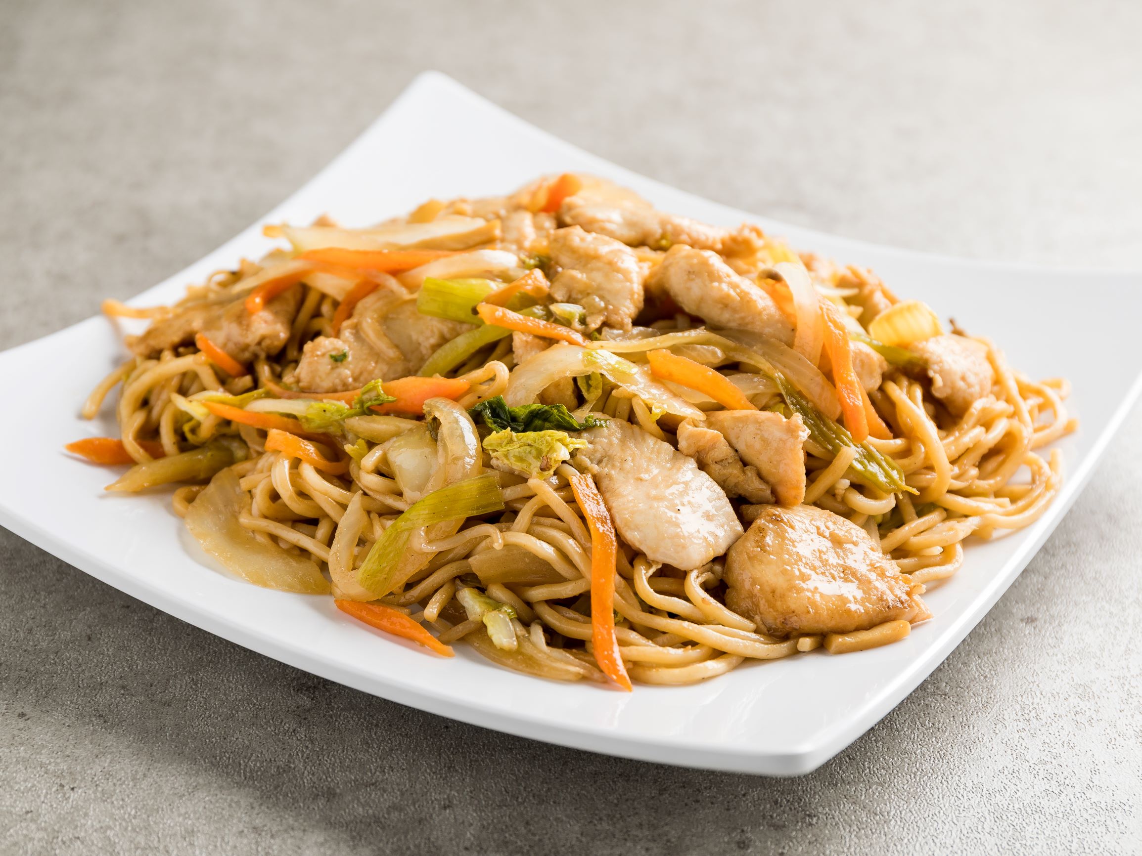Order 152. Chicken Lo Mein food online from Lucky Lius store, Milwaukee on bringmethat.com