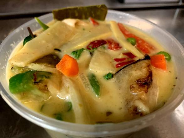 Order Green Curry food online from Thai Towne Eatery store, Orange on bringmethat.com