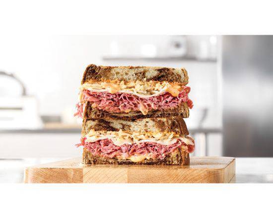 Order CORNED BEEF REUBEN food online from Arby's store, Chicago on bringmethat.com