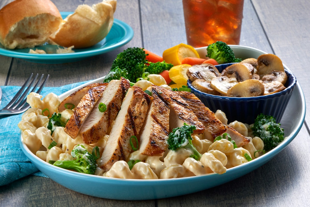 Order Chicken Alfredo Pasta food online from Cotton Patch Cafe store, Lubbock on bringmethat.com