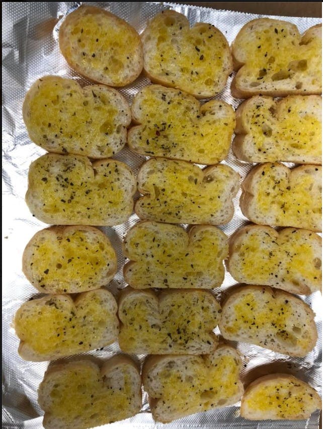 Order Garlic Bread - 4 Pieces food online from Brother Joe Bbq store, Waveland on bringmethat.com