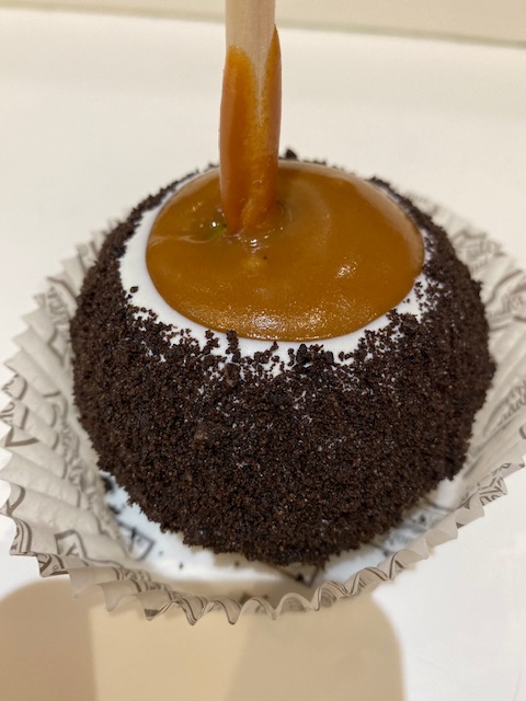 Order Cookies N Creme Caramel Apple food online from Rocky Mountain Chocolate Factory store, Redondo Beach on bringmethat.com