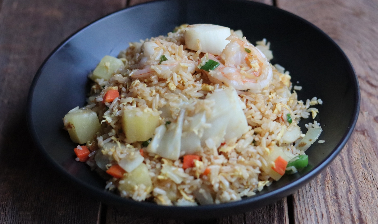 Order PINEAPPLE SEAFOOD FRIED RICE 海鲜炒饭 food online from Wok and Roll store, Washington on bringmethat.com