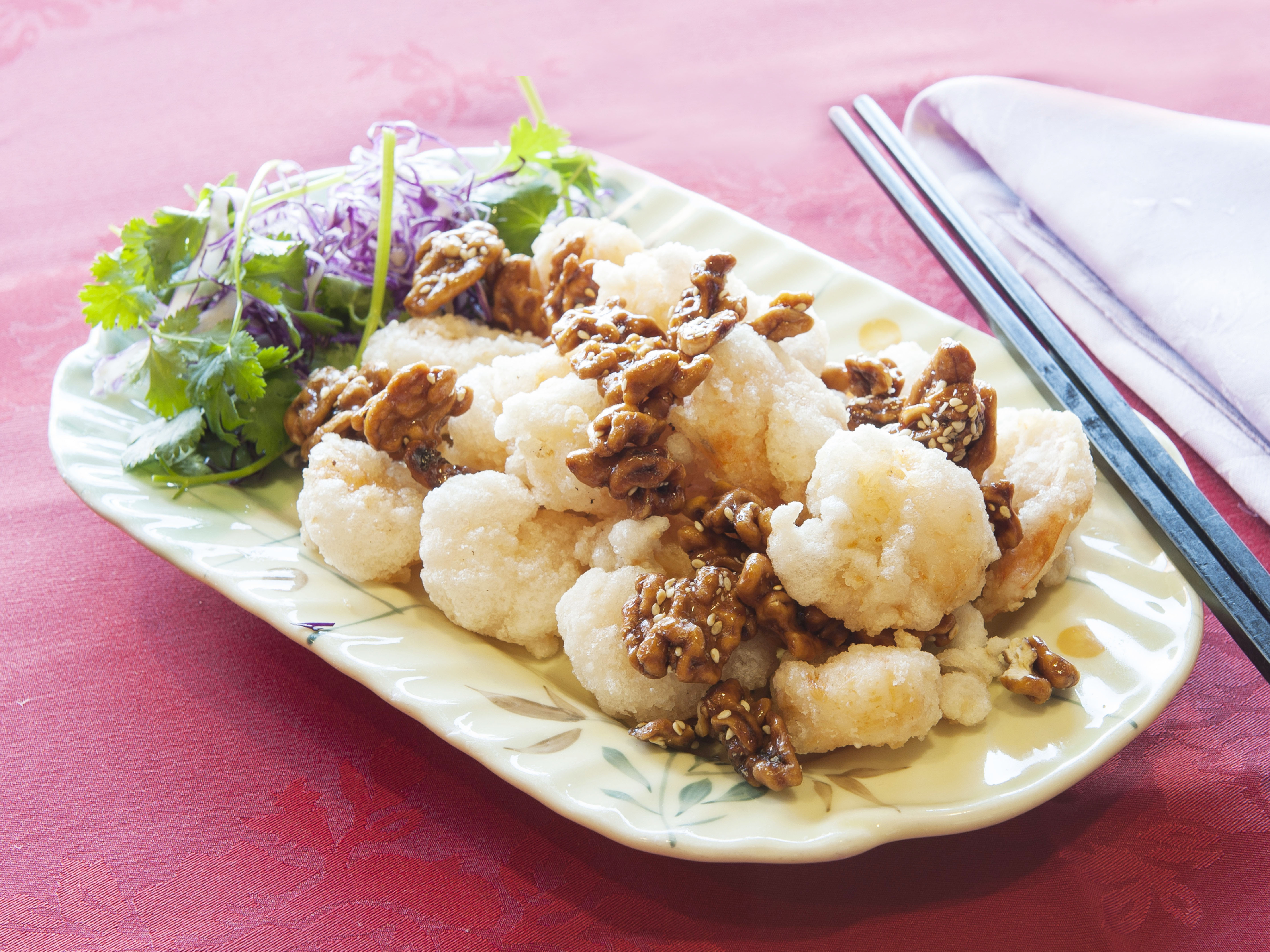 Order 102. Crispy Walnut Shrimp 	核桃虾 food online from Moon house chinese cuisine store, Los Angeles on bringmethat.com
