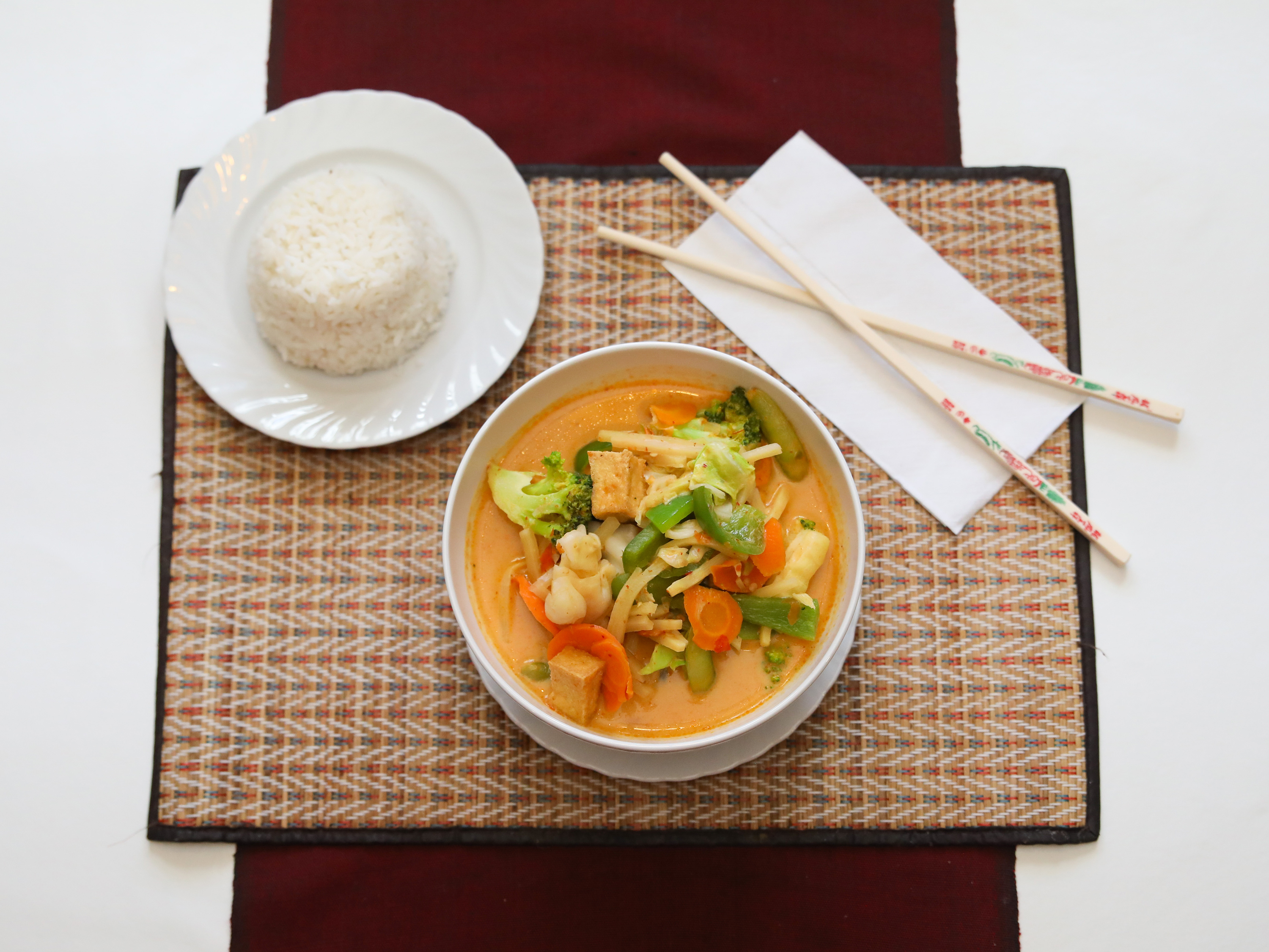 Order C1. Red Curry food online from Taste of Thai Navarre store, Navarre on bringmethat.com