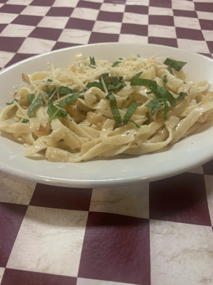 Order Alfredo Pasta food online from Trackside Pizza store, Puyallup on bringmethat.com