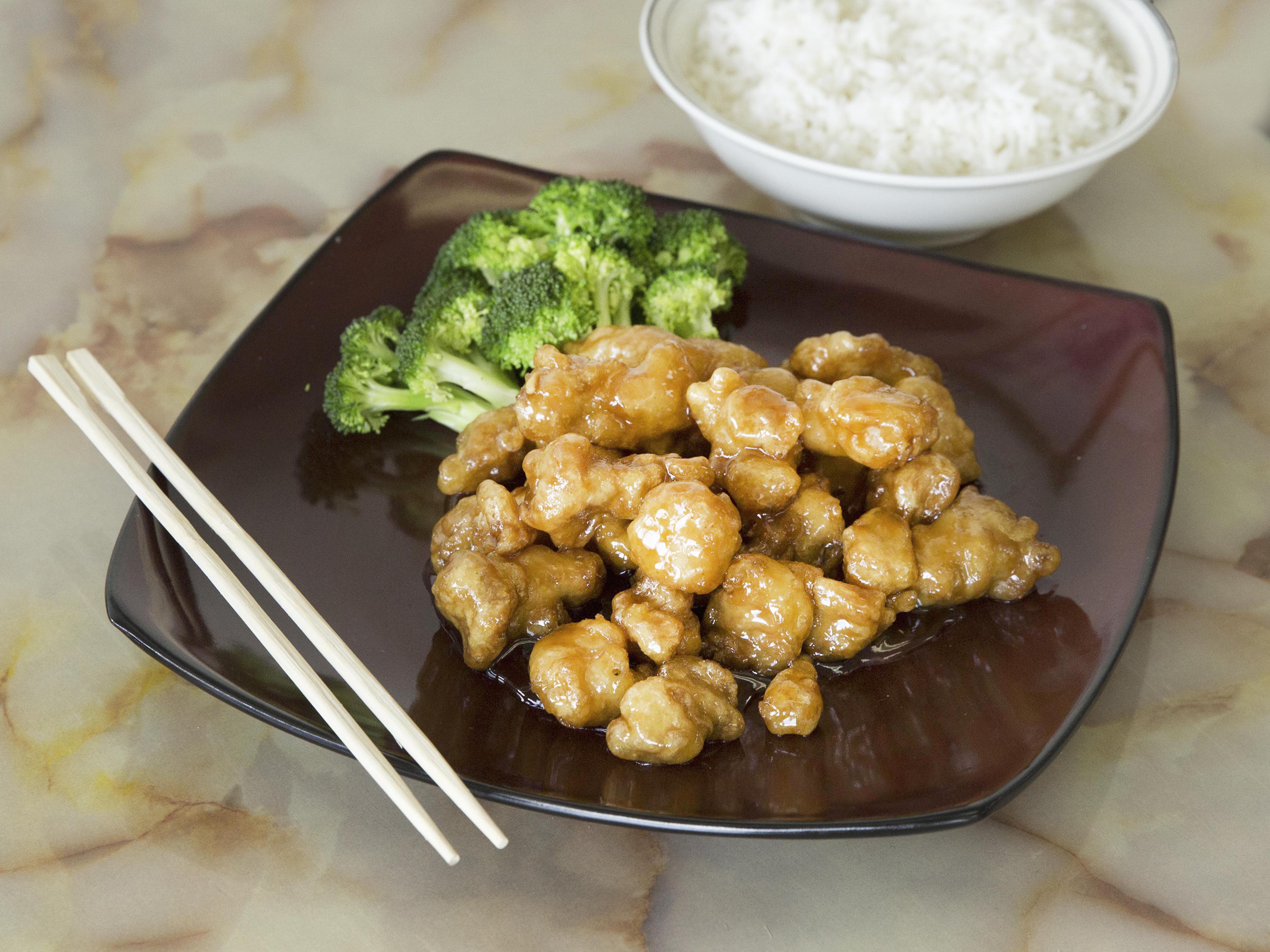 Order Hs2. General Tao Chicken food online from Golden Town Chinese Restaurant store, Commerce City on bringmethat.com