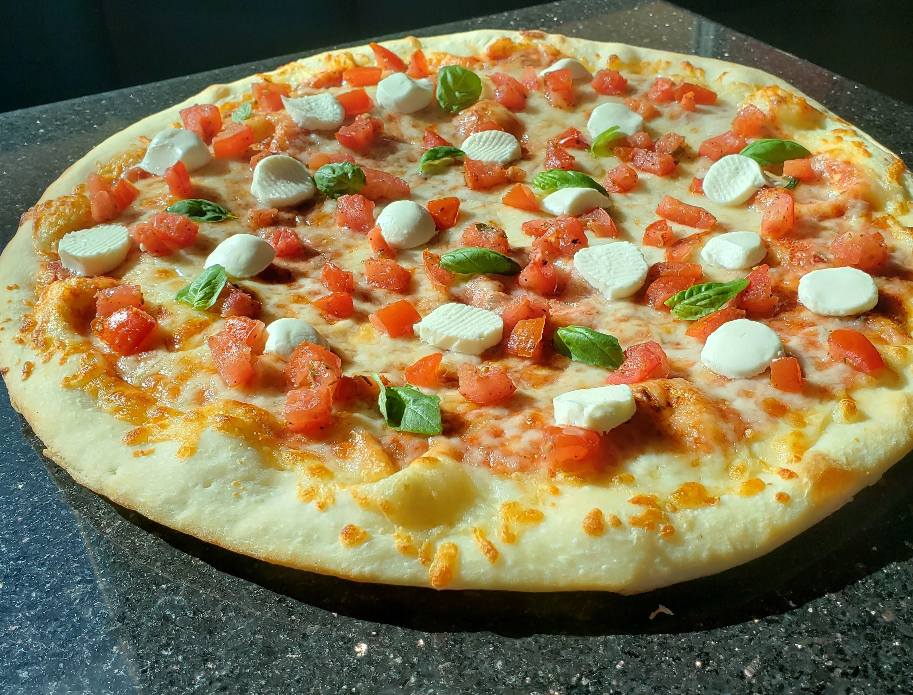 Order Caprese Pizza - Medium 12" food online from Grecos New York Pizzeria store, Thousand Oaks on bringmethat.com