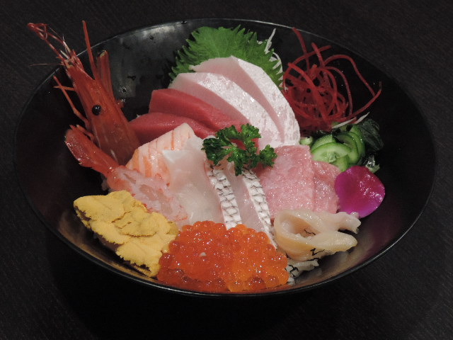 Order M6. Deluxe Chirashi Bowl Plate food online from Icho Izakaya Fusion Cuisine store, Temple City on bringmethat.com