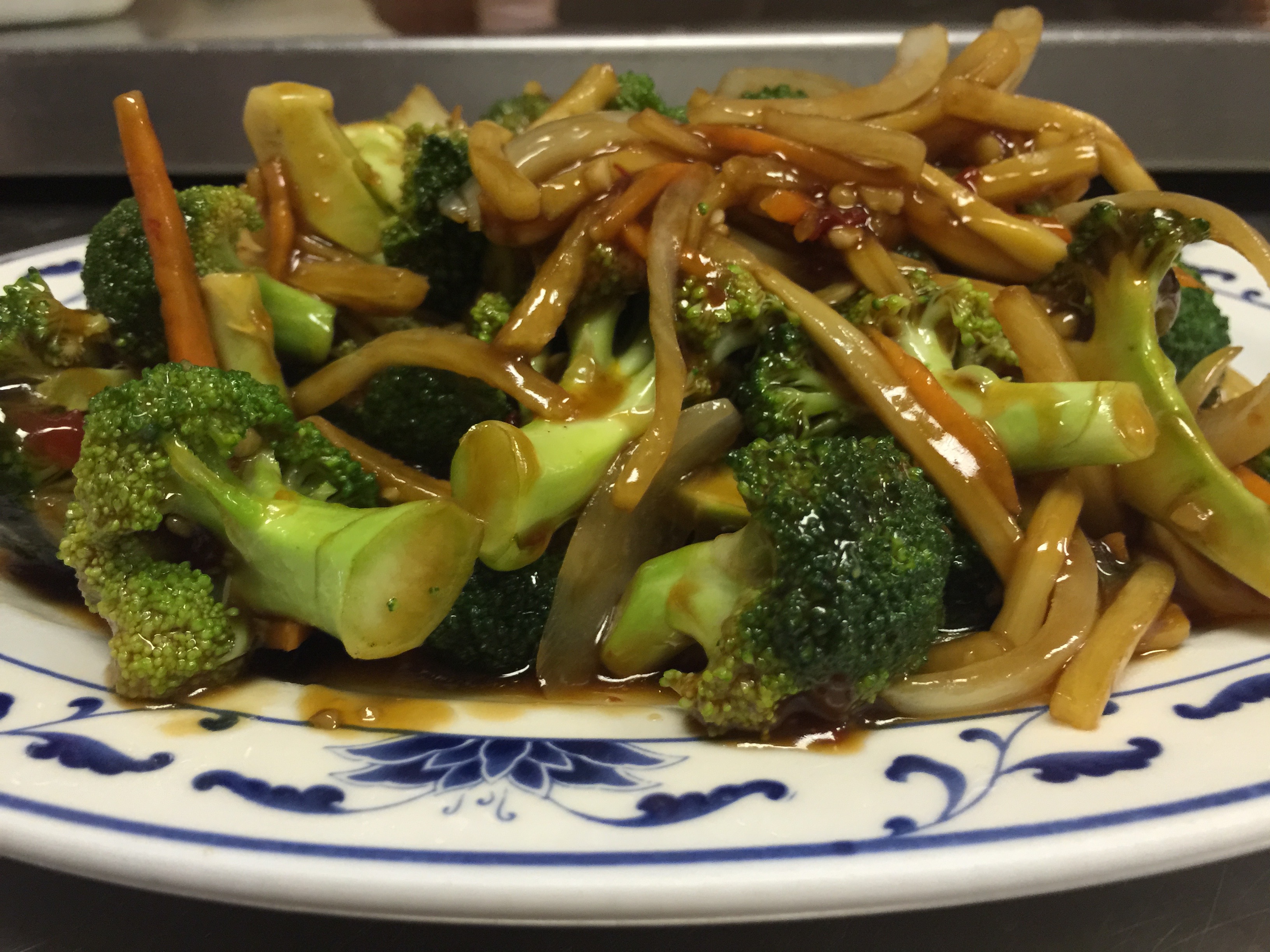 Order 62. Broccoli with Garlic Sauce  food online from Mayflower Chinese store, Capitola on bringmethat.com