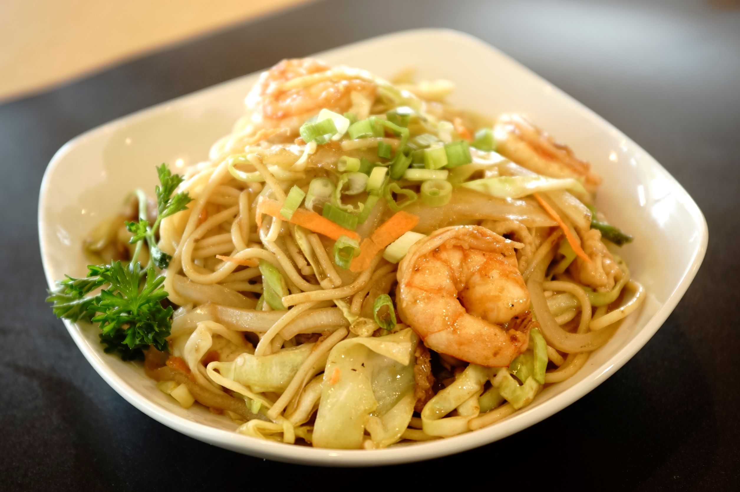 Order House Deluxe Lo Mein food online from Macky Kitchen store, Richmond on bringmethat.com