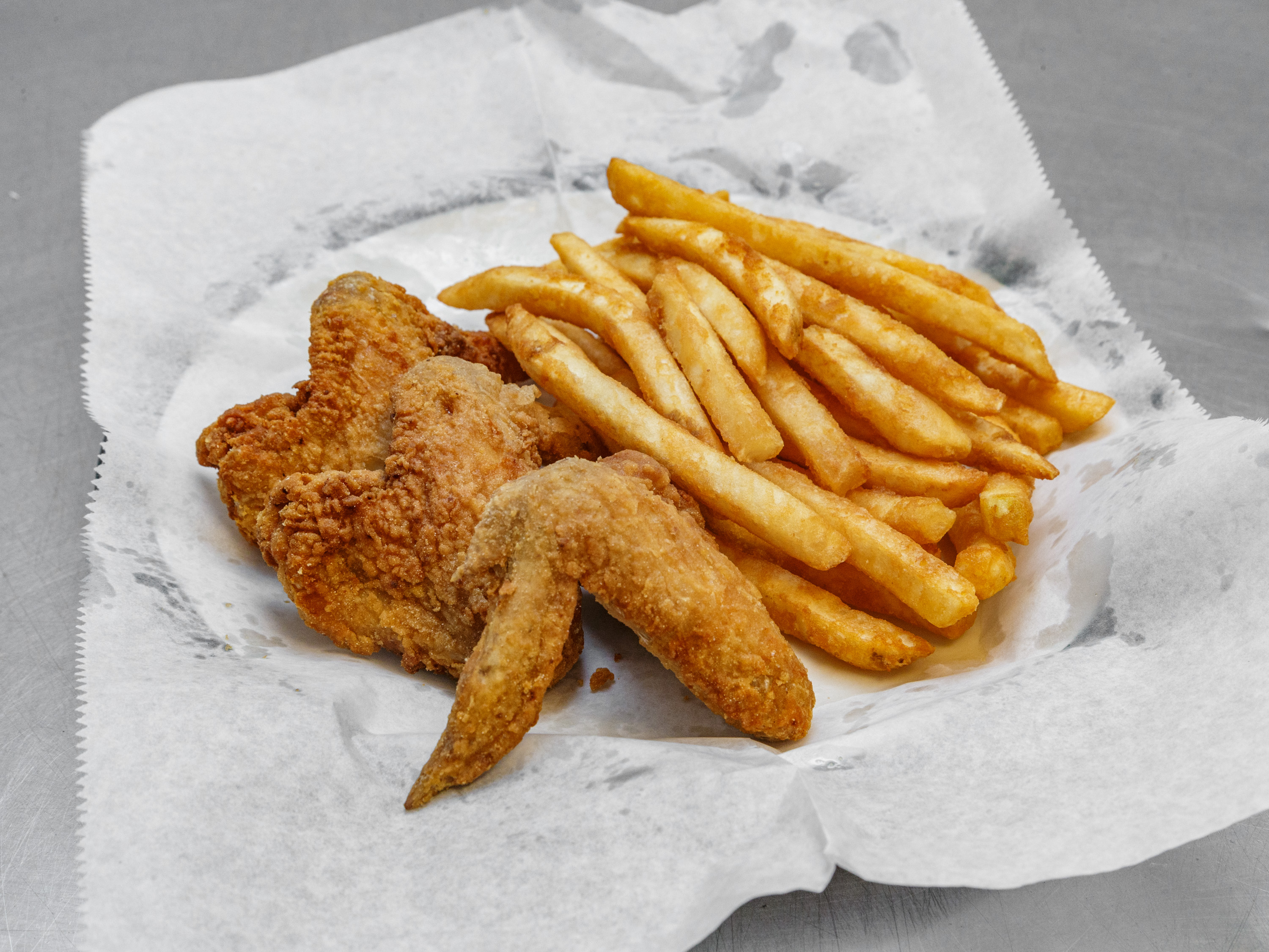 Order 2. 3 Whole Wings & Fries food online from Al Fish & Chicken store, Duquesne on bringmethat.com