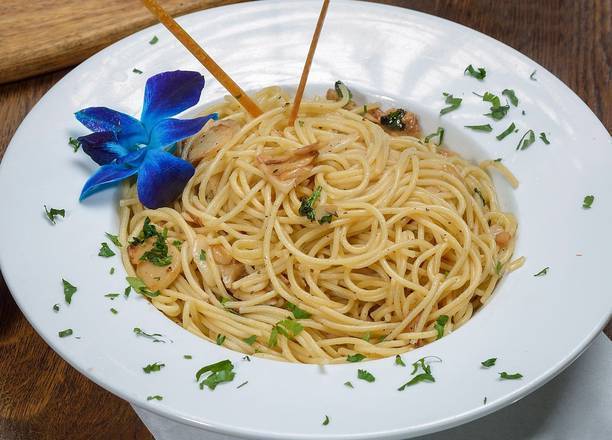 Order Garlic & Oil Pasta food online from Whippany Pizza Restaurant & Catering store, Morris County on bringmethat.com